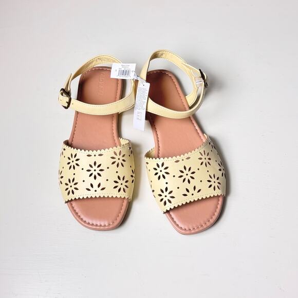 Old Navy Girl's Butter Sandals with Perforated Design and Ankle Straps Sz 4Y - Picture 2 of 11